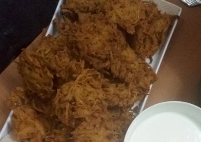 Step-by-Step Guide to Prepare Homemade Crispy potato onion pakora