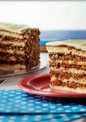 Una foto de Torta alfajor de nuez