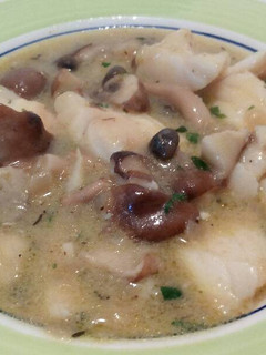 Una foto de Pescado en salsa de setas