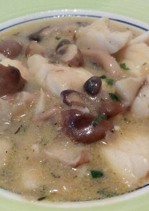 Una foto de Pescado en salsa de setas