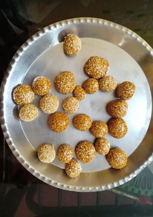 A picture of Sesame Seeds Laddu.