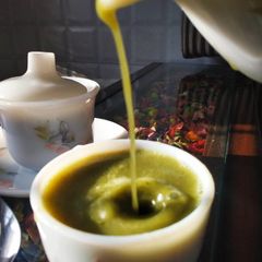 A picture of Creamy spinach soup.