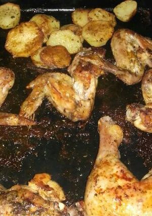 Una foto de Pollo al horno con papas