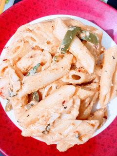पिंक पास्ता (pink pasta recipe in Hindi) रेसिपी मुख्य फोटो