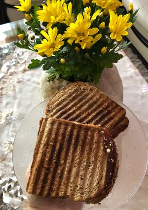 O poză a rețetei Sandwich cald cu unt de arahide și fructe!.