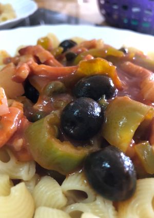 Una foto de Pasta al salsa Putanesca
