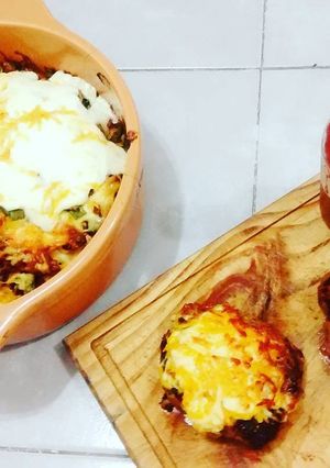 Una foto de Cheeseburger + graten de papa bomba! -gluten free - sin TACC-