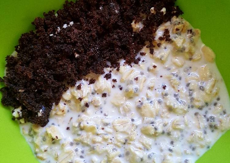 Recipe of Speedy Overnight Oats With Cake Crumbs