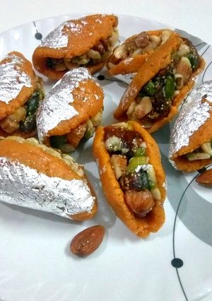 A picture of Dry fruits stuff mava Gujhiya.