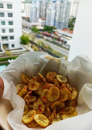வாழைக்காய்  சிற்றுண்டி சிப்ஸ் (vaazhaikaai chips recipe in tamil) செய்முறை முக்கிய புகைப்படம்