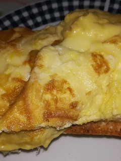 Una foto de Tostá con tortilla francesa al queso y york