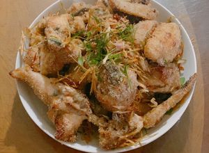 Hình của món Thịt gà rang muối.