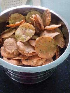 தட்டவடை (Thatta vadai recipe in tamil) செய்முறை முக்கிய புகைப்படம்