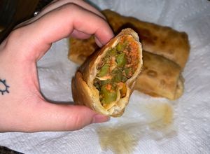 Una foto de Chimichangas de nopales con chorizo y queso