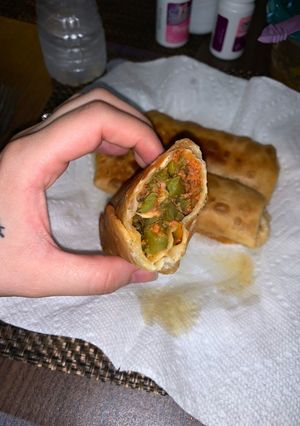 Una foto de Chimichangas de nopales con chorizo y queso