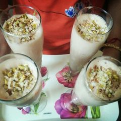 A picture of Anjeer Almond Cashew Shake.