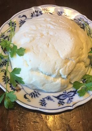 A picture of California Farm Yoghurt Feta Cheese.