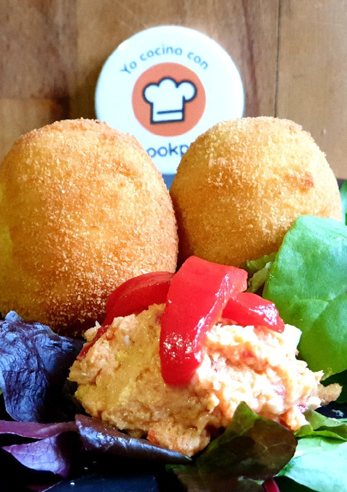 Una foto de 🥚🥚Huevos rellenos y Empanados🥚🥚