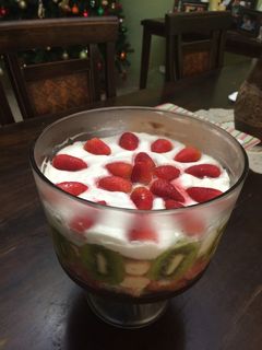 Una foto de Copón de Bizcocho Fresas y Cerezas