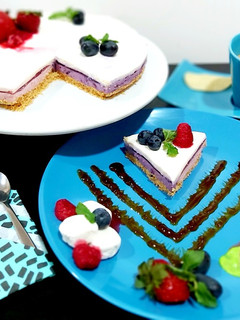 A picture of Double berry cheesecake (raspberry+blueberry).