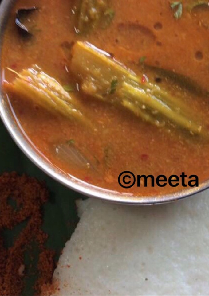 A picture of Andhra style Drumbstick sambhar.