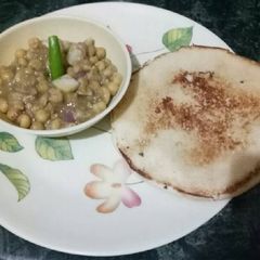 A picture of White matar chole.