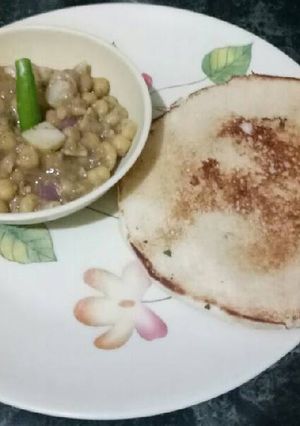 A picture of White matar chole.