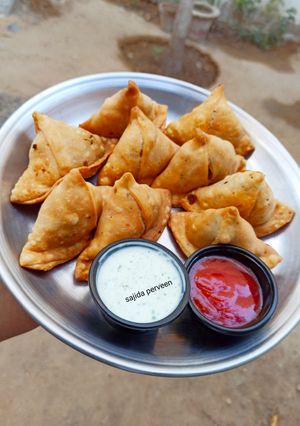 A picture of Mini Aloo ka Samosay.