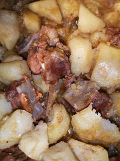 Una foto de Costillas adobadas con patatas