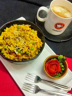 स्ट्रीट स्टाइल मैगी (Street Style maggi recipe in hindi) रेसिपी मुख्य फोटो