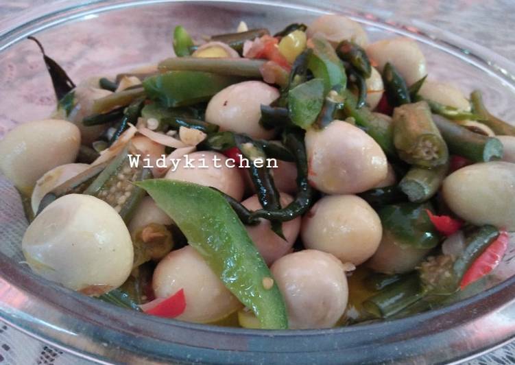 Telur puyuh terong cabe cabean hijau 😀