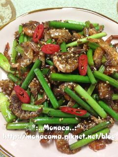 韓式蝦乾炒蒜苔꽃새우마늘쫑볶음 的食譜成品照片