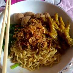A picture of Mie Ayam Ondel-Ondel Jekardah.