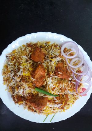 A picture of Chicken tikka dum biriyani.