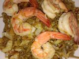 ผัดโซบะกุ้งกระเทียม (Stir-Fried Soba Noodles with Shrimp and Garlic)