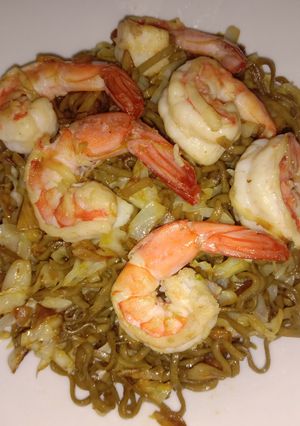 รูปของ ผัดโซบะกุ้งกระเทียม (Stir-Fried Soba Noodles with Shrimp and Garlic)