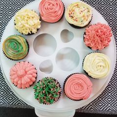 A picture of Cream cheese frosting.
