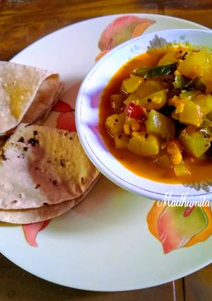A picture of Watermelon rind curry.