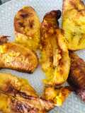 Plátano maduro frito con la freidora de aire