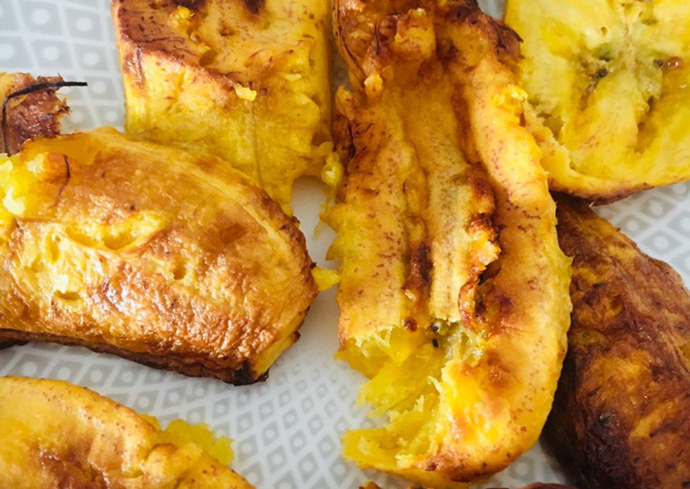 Plátano maduro frito con la freidora de aire