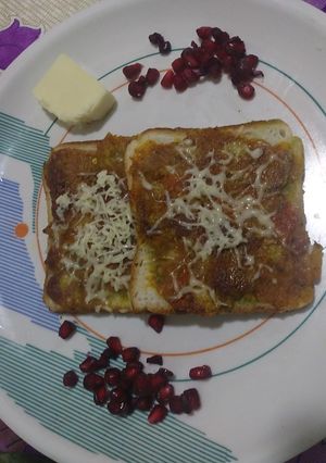 A picture of Spicy masala bread toast.