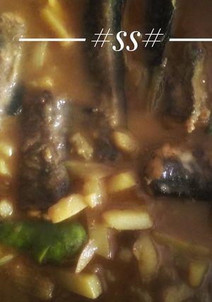 A picture of Bengali Gule fish curry with potato & onion.