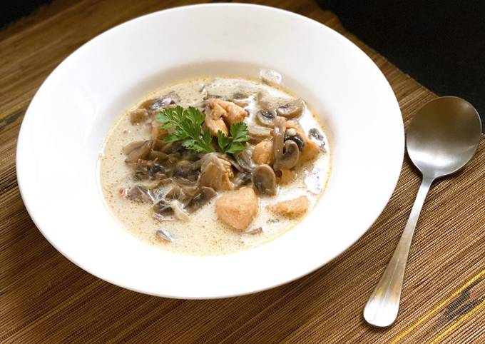 Steps to Prepare Perfect Mushroom Chicken Stroganoff Soup