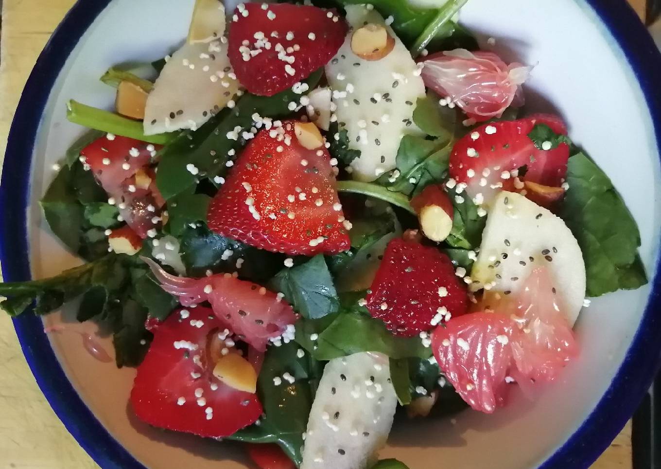 Ensalada de fresa y manzana