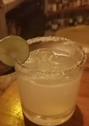 Una foto de Mezcalita con mezcal mil amores