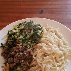 A picture of Minced meat and spaghetti.