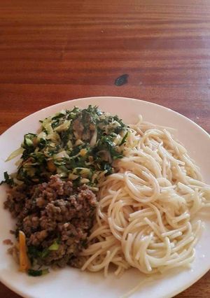 A picture of Minced meat and spaghetti.