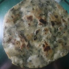 A picture of Methi paratha.