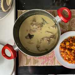 A picture of Opor Kuah Putih Praktis Bumbu Instant.