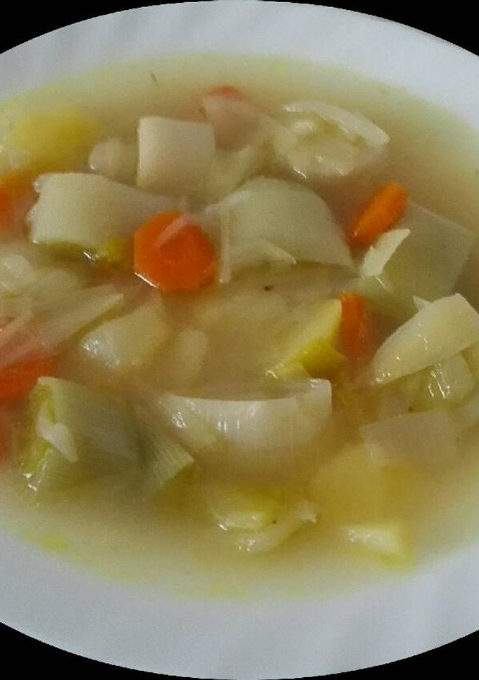 Una foto de Sopa de puerros (porrusalda)